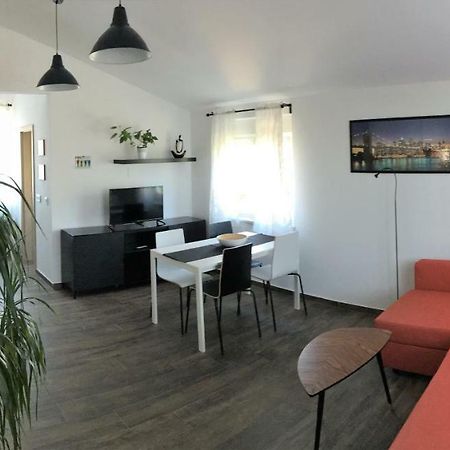 Fine & Shine Apartment Pula Bagian luar foto