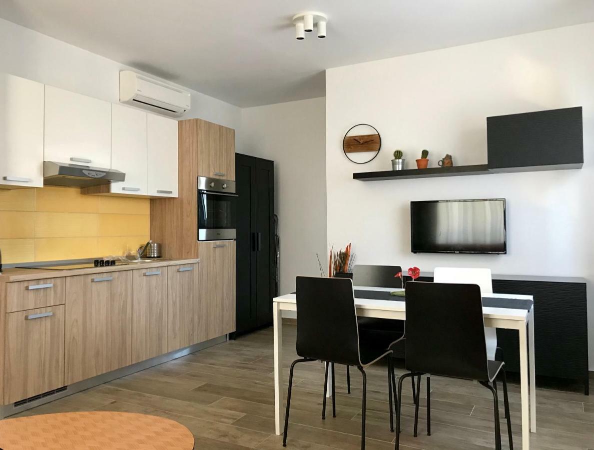 Fine & Shine Apartment Pula Bagian luar foto